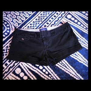 Black sz 6 AE shorts